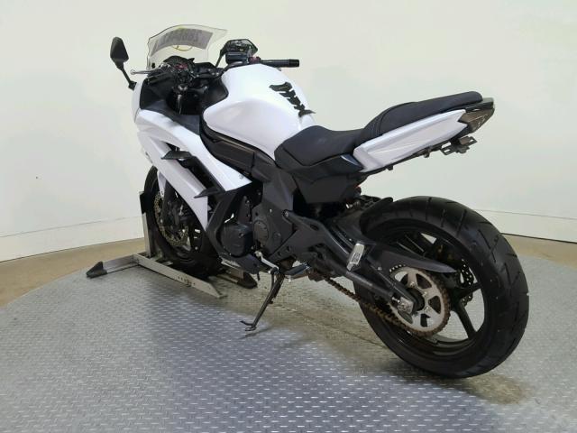 JKAEXEE10DDA08949 - 2013 KAWASAKI EX650 E WHITE photo 6