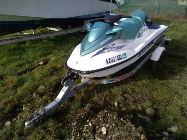 ZZN12852C101 - 2001 BOMBARDIER SEADOO WHITE photo 2