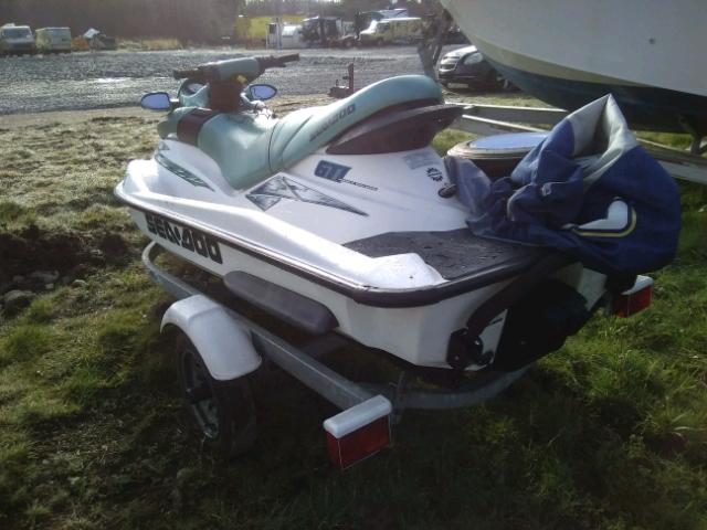 ZZN12852C101 - 2001 BOMBARDIER SEADOO WHITE photo 3