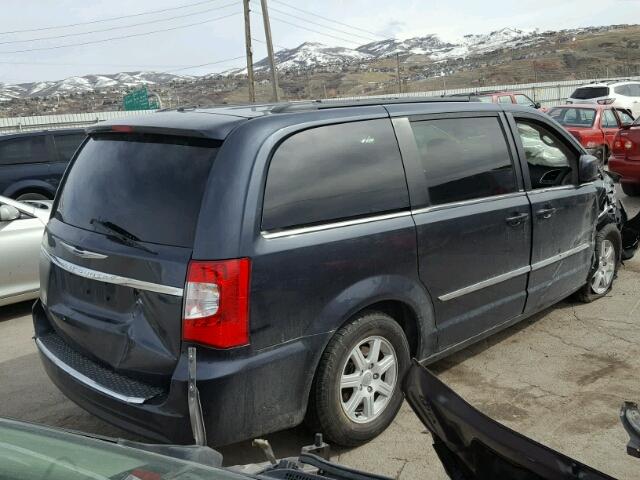 2C4RC1BG2DR630323 - 2013 CHRYSLER TOWN & COU BLUE photo 4