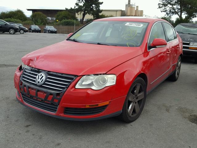 WVWAK73C48E164749 - 2008 VOLKSWAGEN PASSAT KOM RED photo 2