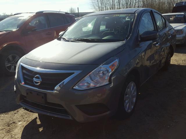 3N1CN7AP3JL843474 - 2018 NISSAN VERSA S GRAY photo 2