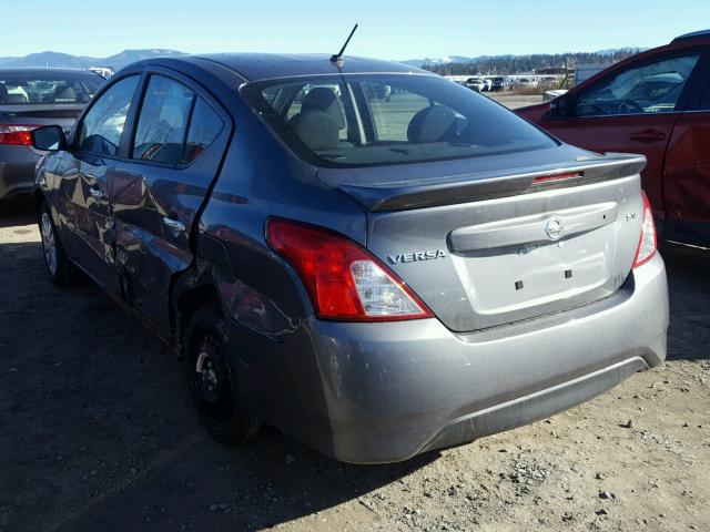 3N1CN7AP3JL843474 - 2018 NISSAN VERSA S GRAY photo 3