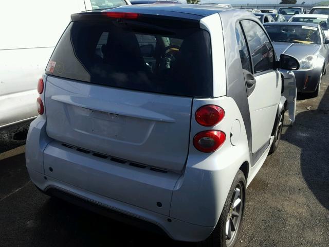 WMEEJ3BA7EK745321 - 2014 SMART FORTWO PUR WHITE photo 4