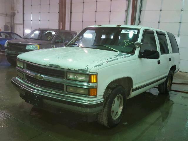 1GNEC13R8TJ381714 - 1996 CHEVROLET TAHOE C150 WHITE photo 2