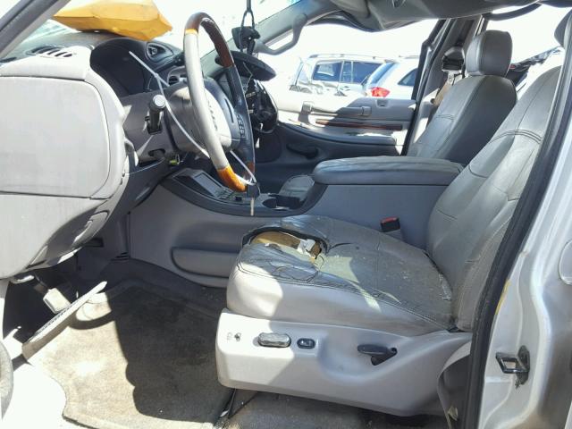 5LMFU28A4YLJ37565 - 2000 LINCOLN NAVIGATOR 银色 照片 5