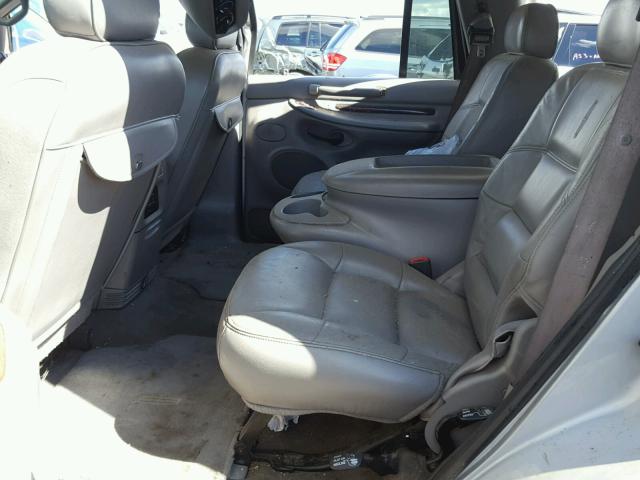 5LMFU28A4YLJ37565 - 2000 LINCOLN NAVIGATOR 银色 照片 6