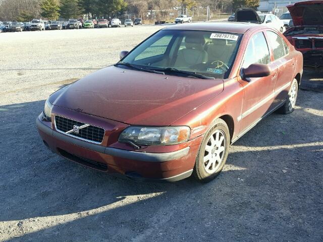 YV1RS61R522194978 - 2002 VOLVO S60 მუქწითელი ფოტო 2