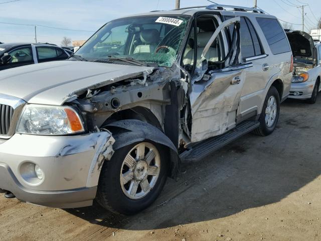 5LMFU28R14LJ16639 - 2004 LINCOLN NAVIGATOR GRAY photo 10