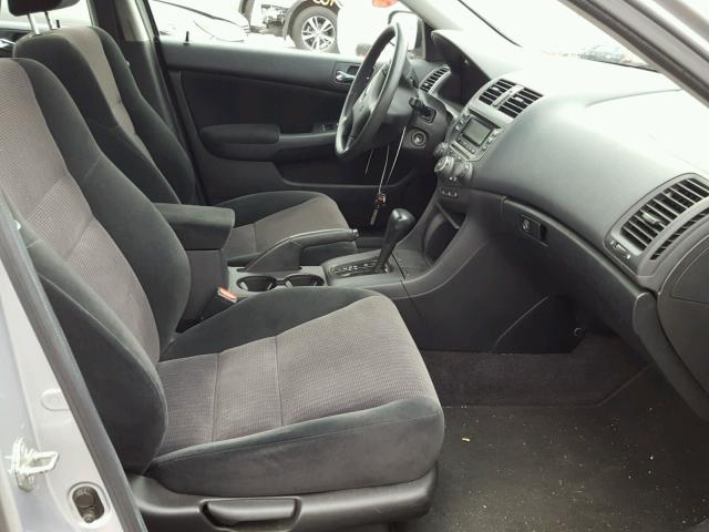 1HGCM56445A017105 - 2005 HONDA ACCORD LX SILVER photo 5