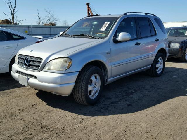 4JGAB72E7YA151502 - 2000 MERCEDES-BENZ ML 430 银色 照片 2