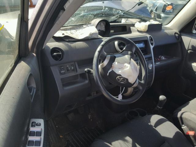 JTLKT334064047812 - 2006 TOYOTA SCION XB SILVER photo 9