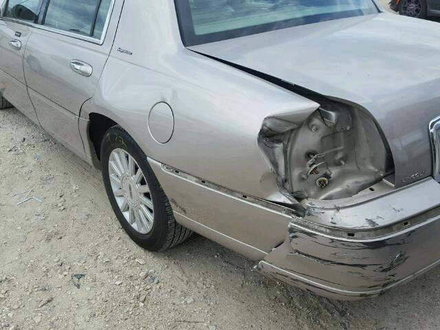 1LNHM82W43Y603381 - 2003 LINCOLN TOWN CAR TAN photo 9