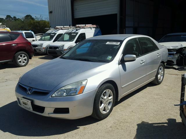 1HGCM56347A117960 - 2007 HONDA ACCORD SE SILVER photo 2