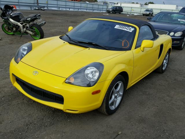 JTDFR320120051329 - 2002 TOYOTA MR2 SPYDER YELLOW photo 2