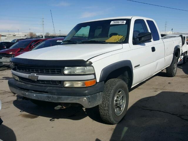 1GCGK29UXYE181066 - 2000 CHEVROLET SILVERADO WHITE photo 2