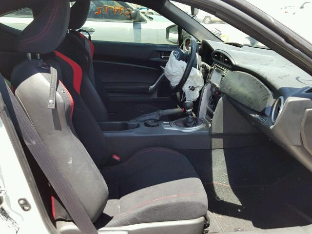 JF1ZNAA12D1731007 - 2013 TOYOTA SCION FR-S თეთრი ფოტო 5