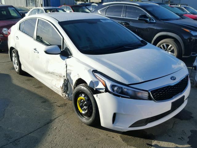 3KPFK4A70JE176952 - 2018 KIA FORTE LX WHITE photo 1