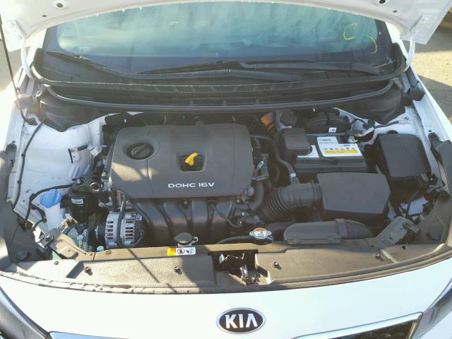 3KPFK4A70JE176952 - 2018 KIA FORTE LX WHITE photo 7