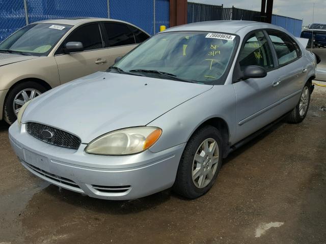 1FAHP53UX4A194438 - 2004 FORD TAURUS SE SILVER photo 2