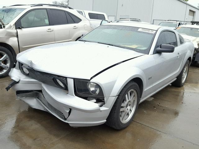 1ZVFT82H455251484 - 2005 FORD MUSTANG GT SILVER photo 2
