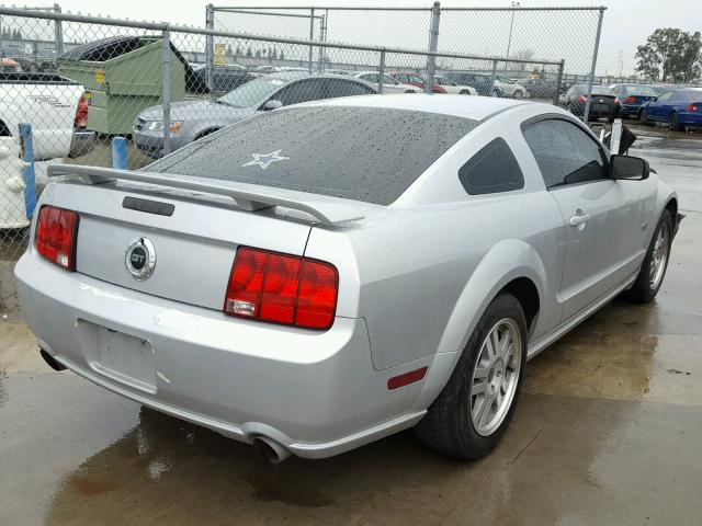 1ZVFT82H455251484 - 2005 FORD MUSTANG GT SILVER photo 4
