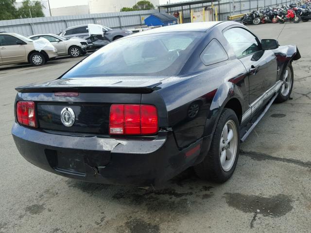 1ZVHT80N785139106 - 2008 FORD MUSTANG BLACK photo 4