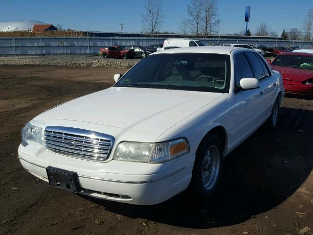 2FAFP73WXYX122415 - 2000 FORD CROWN VICT WHITE photo 2