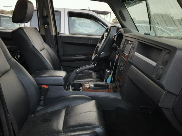 1J8HG58208C199412 - 2008 JEEP COMMANDER BLACK photo 5