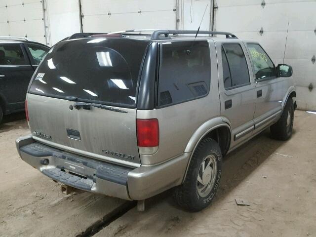 1GNDT13W2Y2387382 - 2000 CHEVROLET BLAZER SILVER photo 4