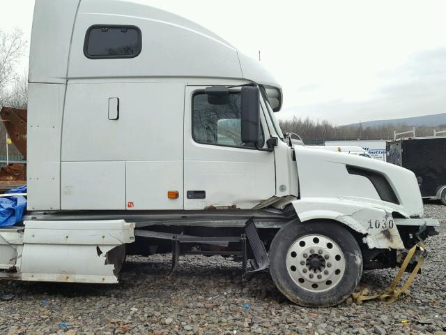 4V4NC9TK67N450686 - 2007 VOLVO VN VNL WHITE photo 9