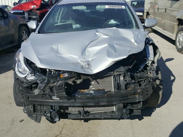 5NPDH4AE9GH671675 - 2016 HYUNDAI ELANTRA SE SILVER photo 9