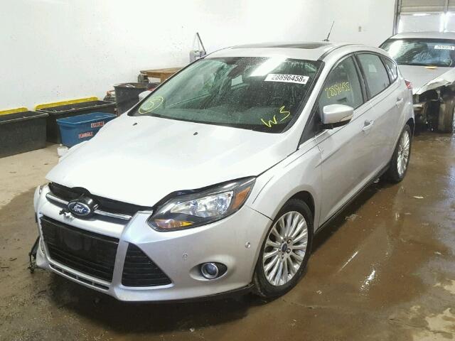 1FAHP3N2XCL311602 - 2012 FORD FOCUS TITA SILVER photo 2