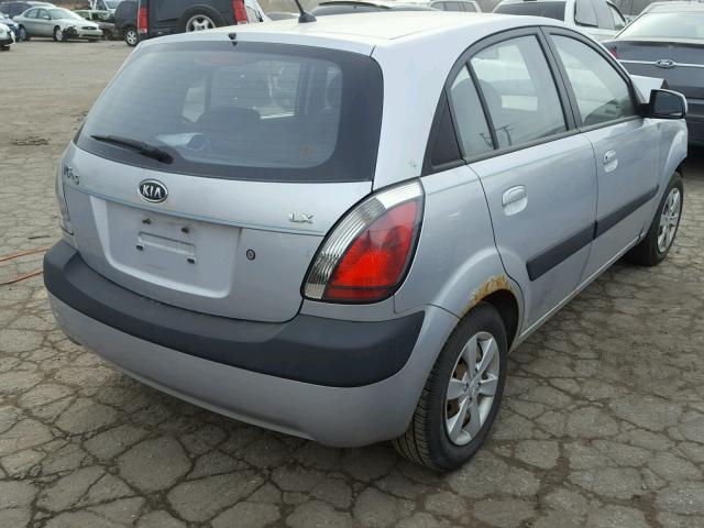 KNADE163486428332 - 2008 KIA RIO 5 SX SILVER photo 4