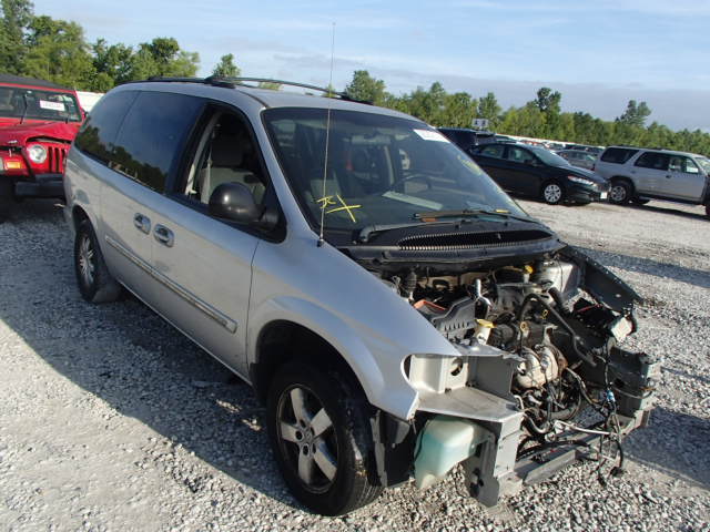 2C4GP54L25R258822 - 2005 CHRYSLER TOWN & COU SILVER photo 1