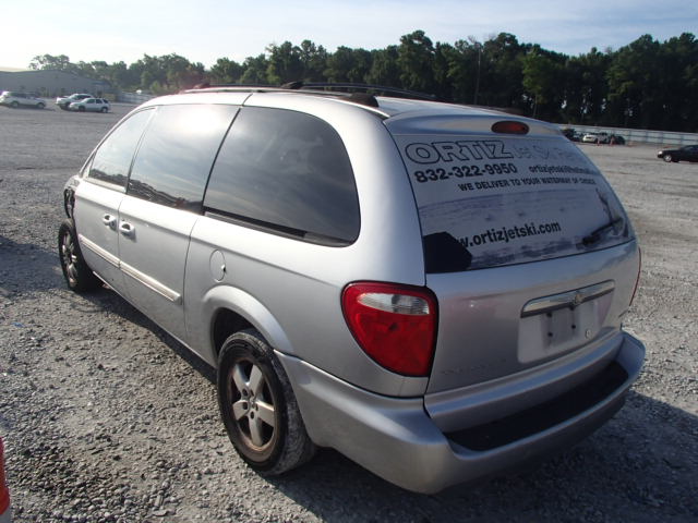 2C4GP54L25R258822 - 2005 CHRYSLER TOWN & COU SILVER photo 3