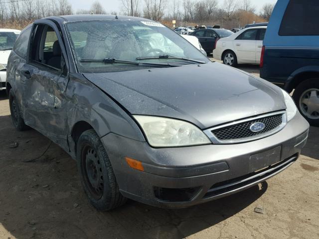 3FAFP31N95R101049 - 2005 FORD FOCUS ZX3 GRAY photo 1