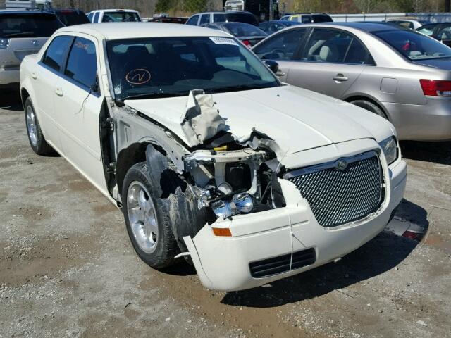 2C3JA43R15H623556 - 2005 CHRYSLER 300 WHITE photo 1