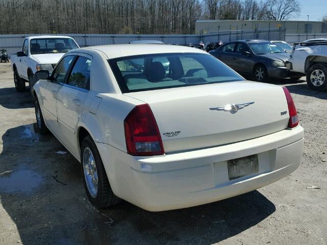 2C3JA43R15H623556 - 2005 CHRYSLER 300 WHITE photo 3