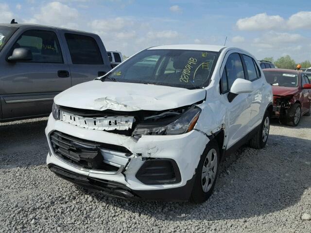 KL7CJKSB6HB105112 - 2017 CHEVROLET TRAX LS WHITE photo 2