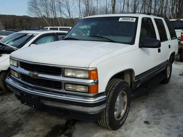 1GNEK13R5XJ559930 - 1999 CHEVROLET TAHOE K150 WHITE photo 2