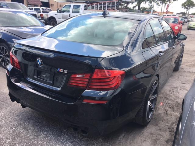 WBSFV9C5XED593477 - 2014 BMW M5 BLACK photo 4