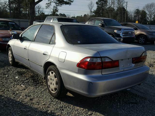 1HGCG5647WA118003 - 1998 HONDA ACCORD LX SILVER photo 3