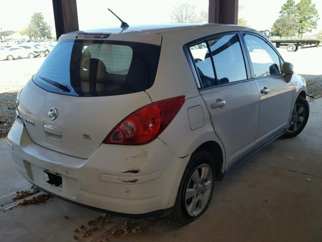 3N1BC13E79L401657 - 2009 NISSAN VERSA S WHITE photo 4