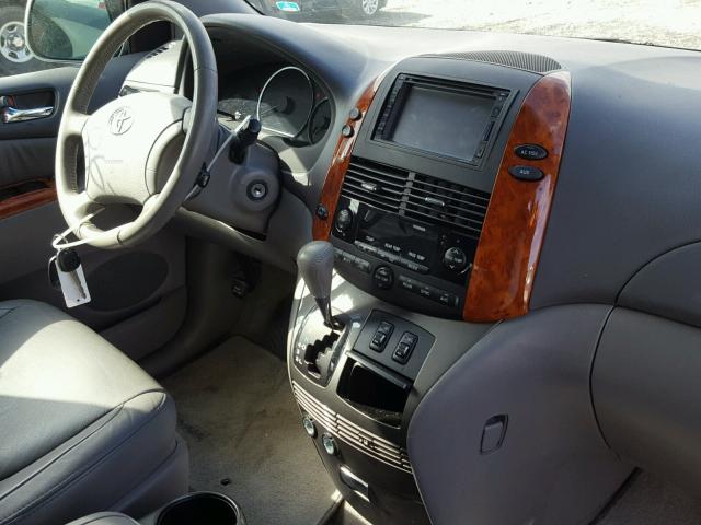 5TDZK22C49S287809 - 2009 TOYOTA SIENNA XLE SILVER photo 9