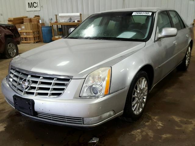 1G6KD57Y08U109961 - 2008 CADILLAC DTS SILVER photo 2