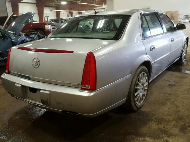 1G6KD57Y08U109961 - 2008 CADILLAC DTS SILVER photo 4