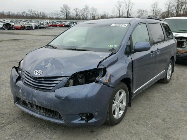 5TDKZ3DC7HS842363 - 2017 TOYOTA SIENNA LE BLUE photo 2