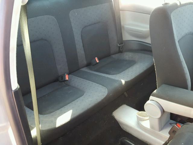 3VWCA21C7YM449616 - 2000 VOLKSWAGEN NEW BEETLE 银色 照片 6