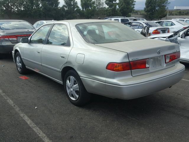 JT2BG22K6Y0467572 - 2000 TOYOTA CAMRY CE SILVER photo 3